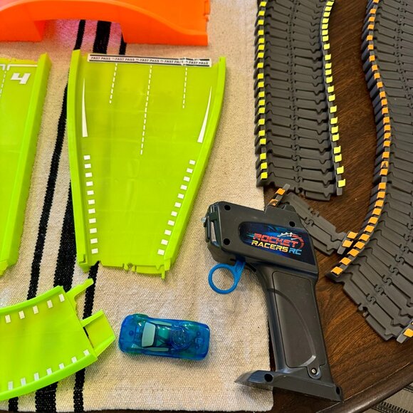 Magic Tracks RC Car Rocket Racers Glow In The Dark - Picture 3 of 5